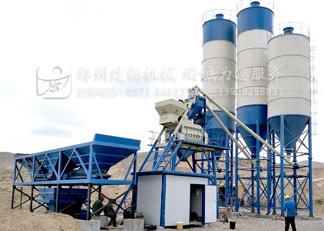 建新機(jī)械迎來河北客戶訂購(gòu)小型混凝土攪拌站設(shè)備